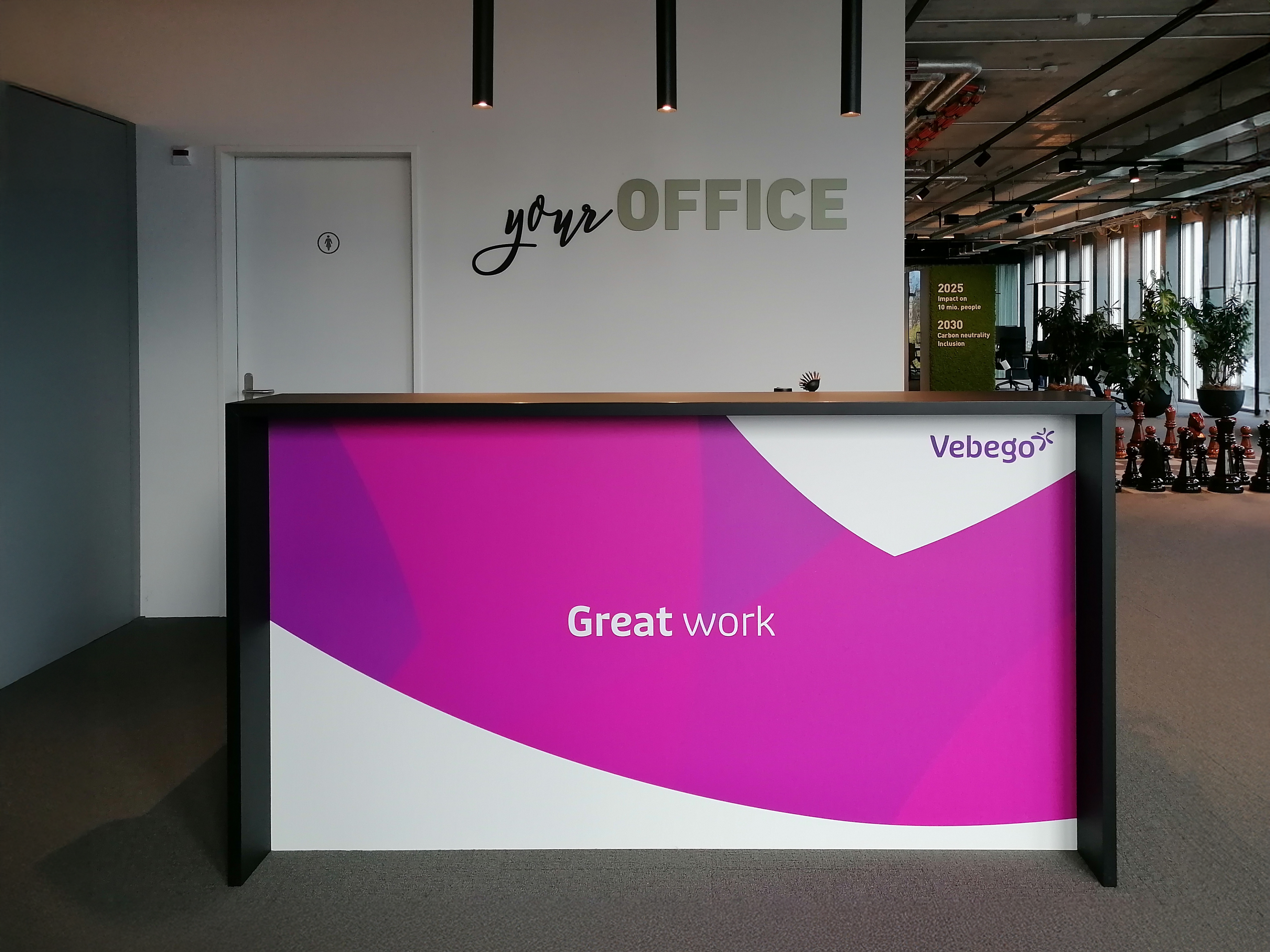 Vebego Theke und Wandbeschriftung